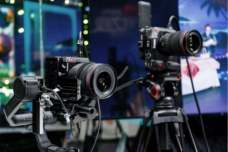 20251121_1763693473326604.jpg 【案例稿】佳能EOS C50 团播首秀惊艳无忧之夜,明星感直播助推流量破百亿567 拷贝.jpg