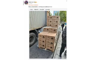 还是5499起买吗！网友晒Mate70货箱照片：这次华为备货足