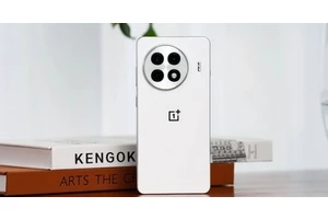 为啥总是追着兄弟打？真我又开始狙击国补火爆的一加了！