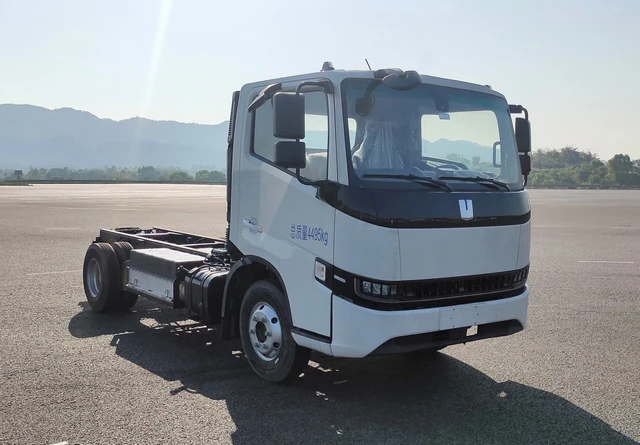 新能源车拯救轻卡市场颓势？ 多路线竞速，谁能拔得头筹？