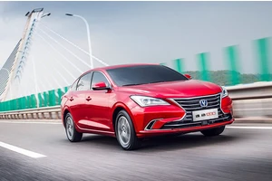 高颜值高性价比之选 长安逸动三厢轿车单车导购