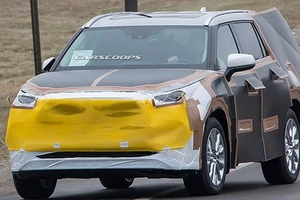 外观风格变化大 曝丰田全新汉兰达谍照