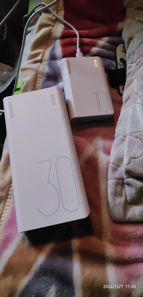 10000毫安的充电宝能充手机几次