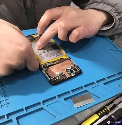 oppo手机怎么取出电池