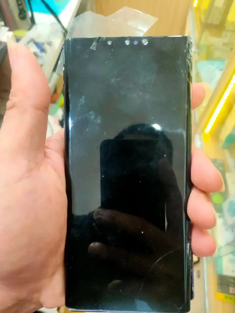 手机屏幕一闪一闪的黑屏